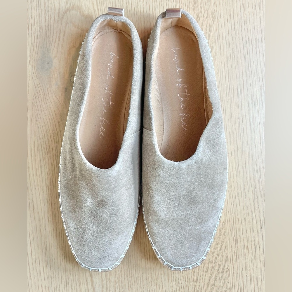 Band of the Free Surry Flat Mule Tan Suede New Without Tags